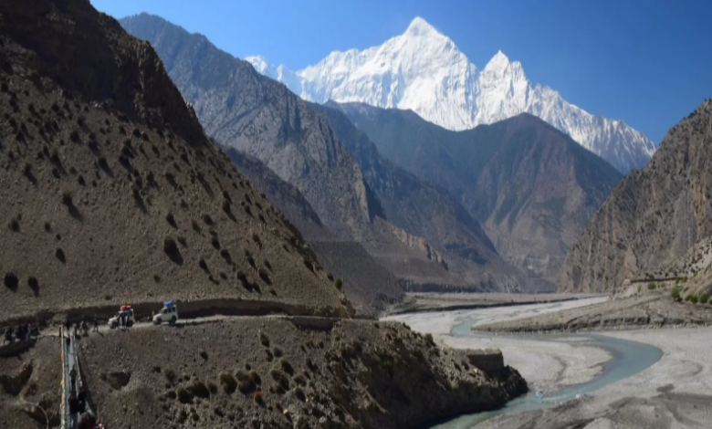 Nepal’s Brilliant Triangle: Muktinath, Chitwan & Everest: